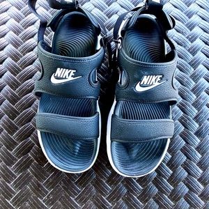 NIKE ATHLETIC SPORT SANDALS. BLACK. WOMEN’S SIZE 9